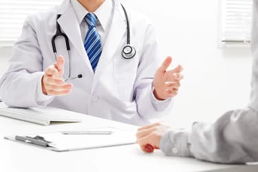 Pain Resource Management doctor consultng a patient